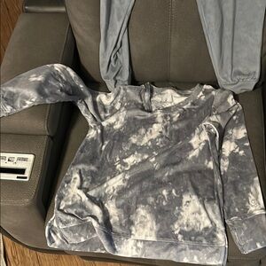 Cuddl Duds Blue-Gray Tie-Dye Top